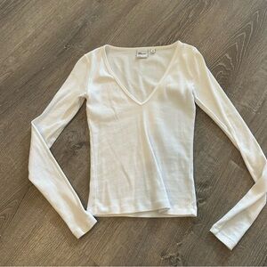 Aritzia white cotton homestretch long sleeve vneck top Size XS